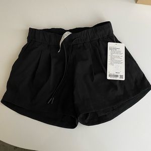 Stroll at Sundown Mid-Rise Short 3" 
WovenAir™ Mesh